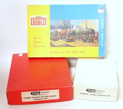 Lot 572 - Triang Hornby 5083 Terminus/Through Station...