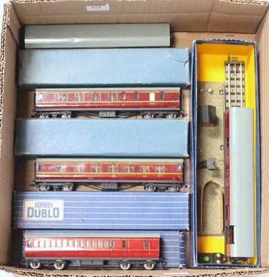 Lot 575 - Hornby Dublo 3-rail TPO set with switch and...