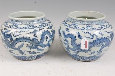 Lot 5 - A pair of Chinese export blue & white...