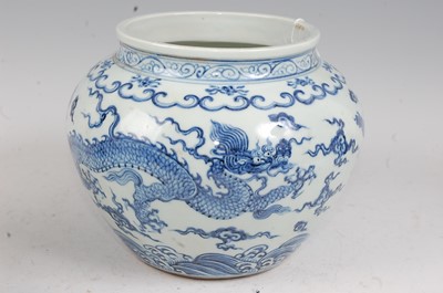 Lot 5 - A pair of Chinese export blue & white...