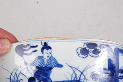 Lot 6 - A Chinese export porcelain blue & white bowl,...