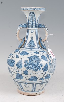 Lot 25 - A Chinese export blue & white vase having a...