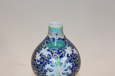 Lot 29 - A Chinese export vase of double gourd form,...