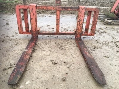 Lot 209 - 3 Point Forklift Tines