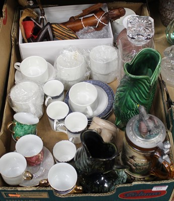 Lot 119 - A box of miscellaneous china and glassware, to...