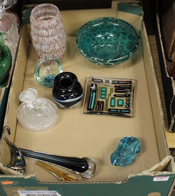 Lot 120 - A box of miscellaneous glassware, to include...