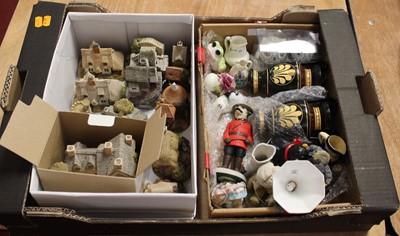 Lot 124 - A box of miscellaneous items, to include...