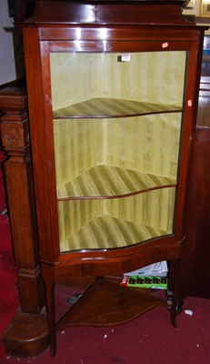 Lot 1109 - An early 20th century mahogany serpentine...
