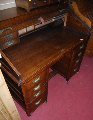 Lot 1231 - An early 20th century oak rolltop kneehole...