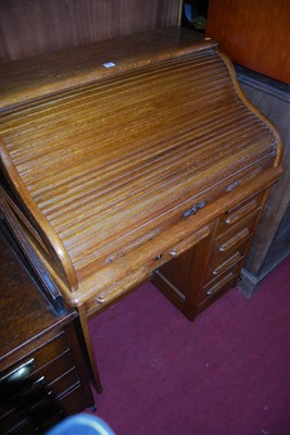 Lot 1232 - An early 20th century oak single pedestal...