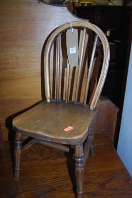 Lot 1447 - An early 20th century child's elm stickback chair
