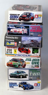 Lot 1207 - Seven various boxed 1/24 scale plastic high...