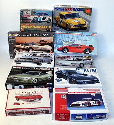 Lot 1221 - Ten various boxed 1/24 scale plastic classic...