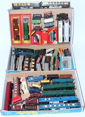 Lot 591 - Three trays of mixed makes rolling stock...