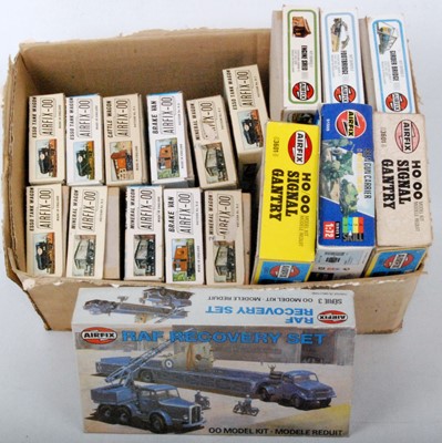 Lot 593 - A small quantity of made/unmade Airfix plastic...