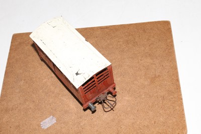 Lot 312 - Tray of mainly Hornby wagons, some incomplete,...