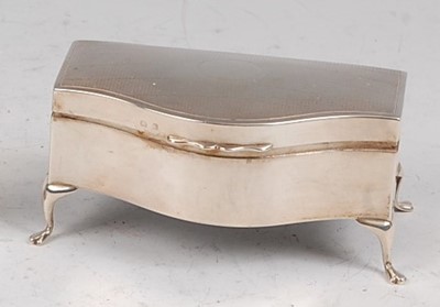 Lot 109 - An early Art Deco silver ring box by Walker &...