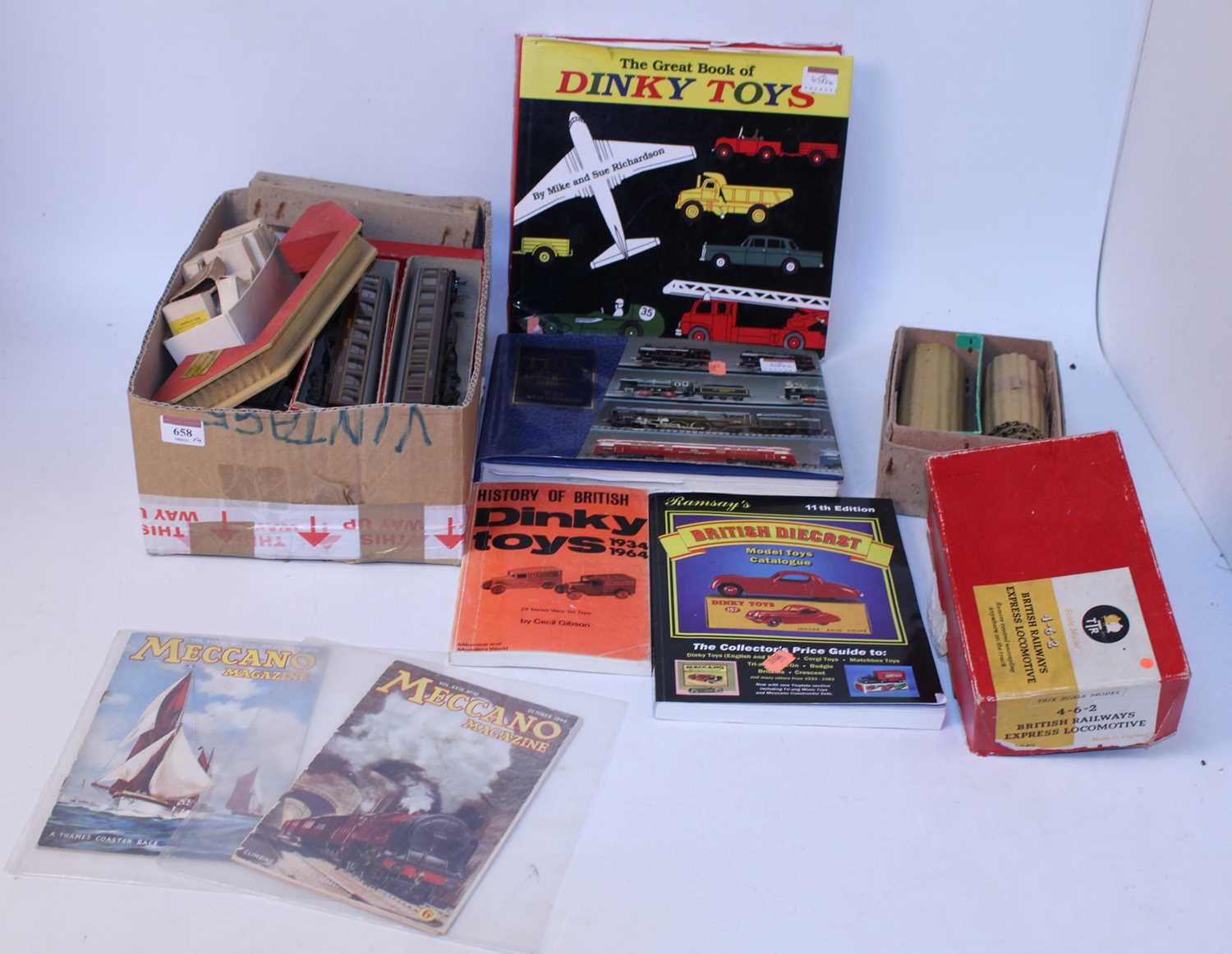Lot 658 - Small box containing various sundry Trix items...