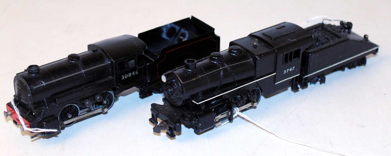 Lot 653 - A freelance Trix Twin 0-4-0 engine and tender...