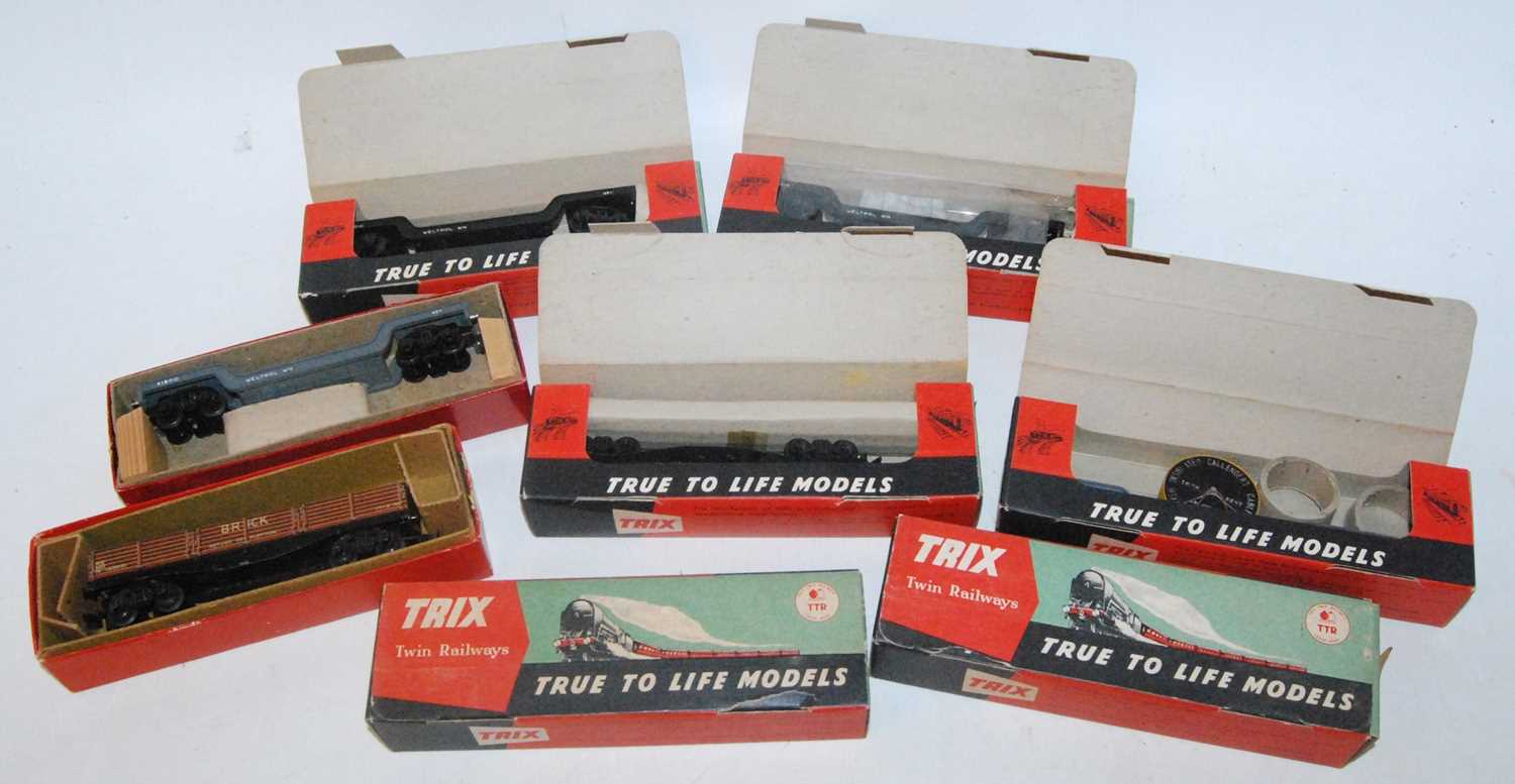 Lot 646 - Eight Trix Twin Railway bogie Weltrol wagons...