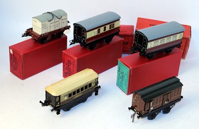 Lot 340 - Five Hornby four wheel items: 1954-8 No. 51...
