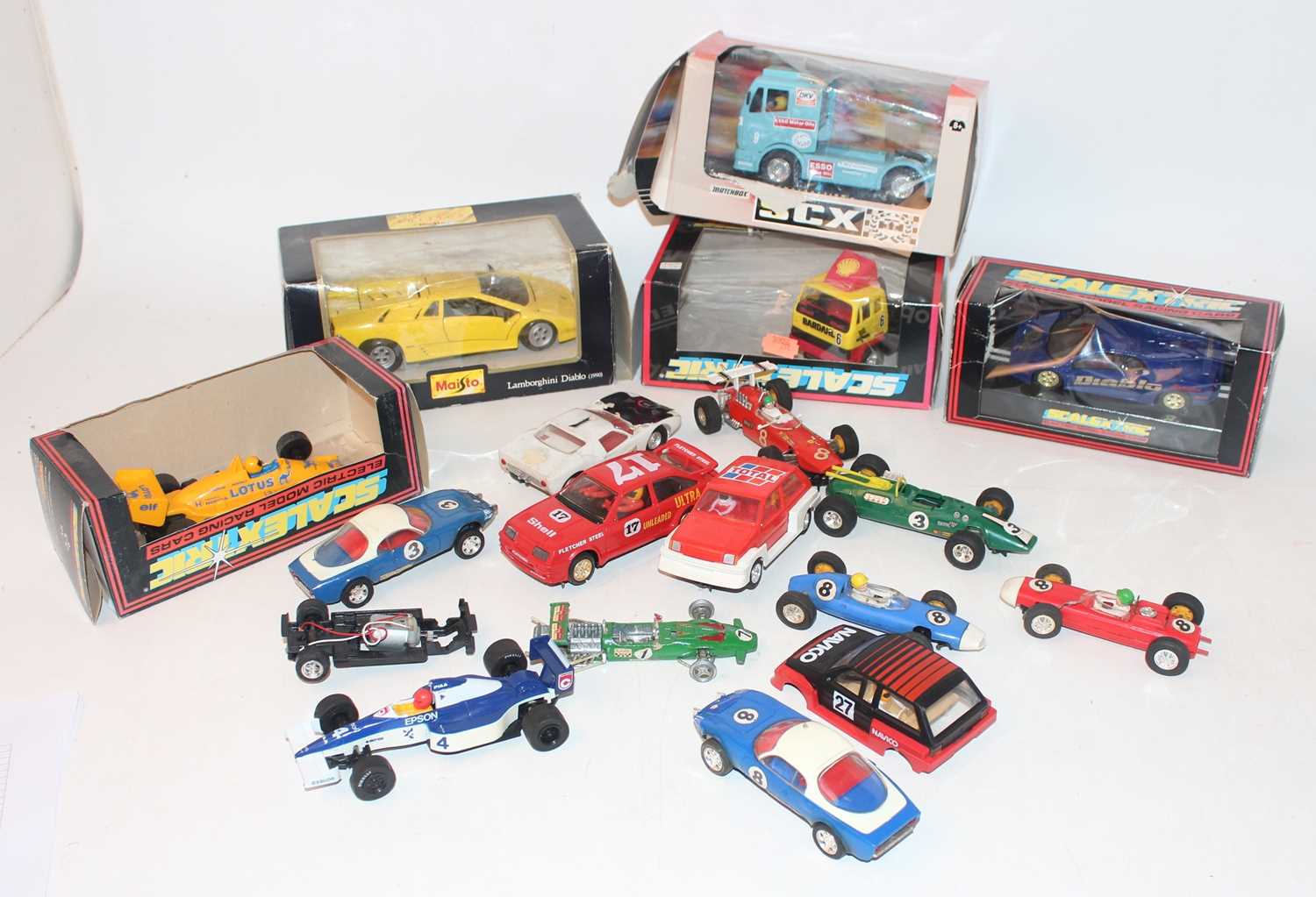Lot 1010 - A collection of various boxed and loose...