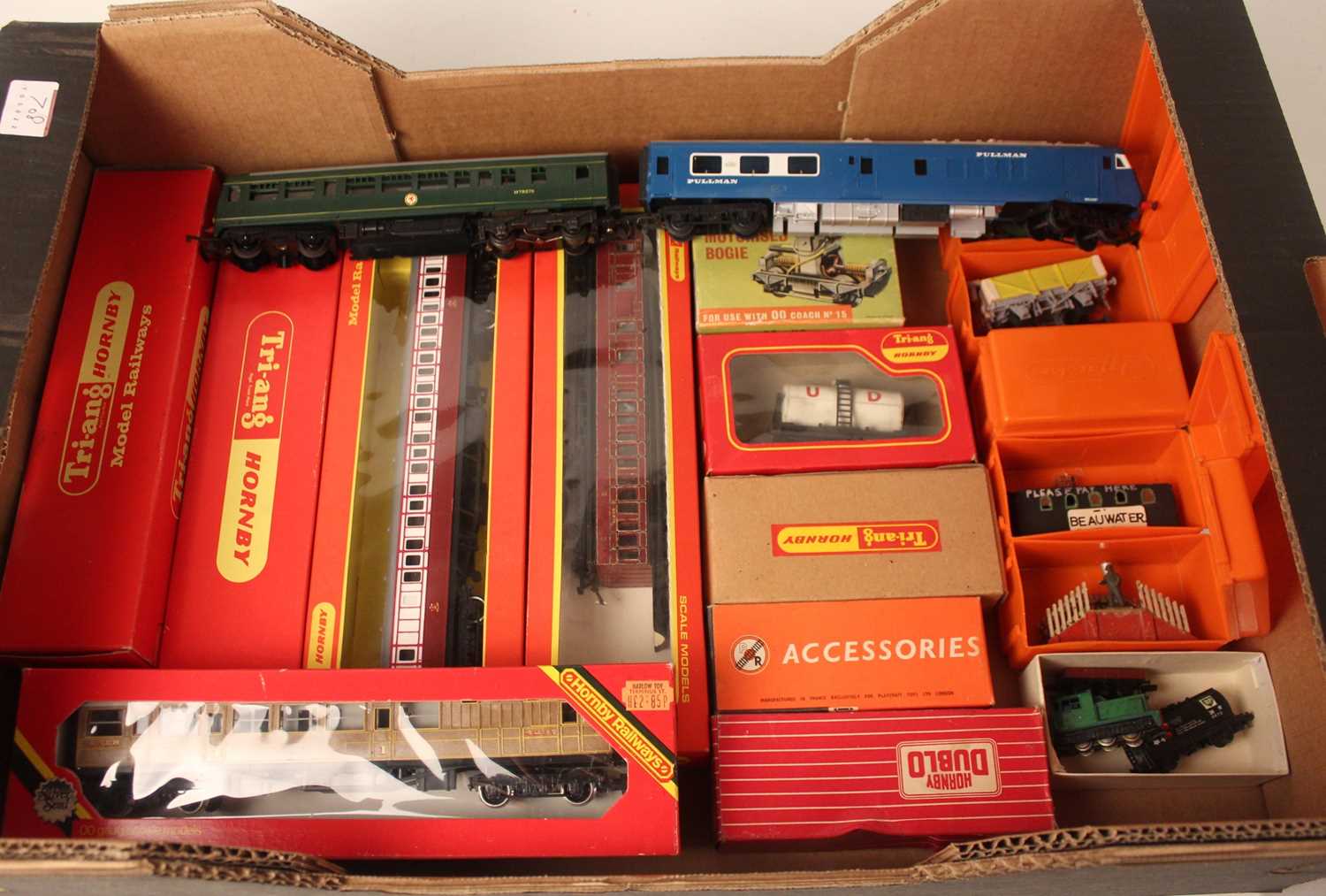Lot 708 - Mixed model railway items including boxed...