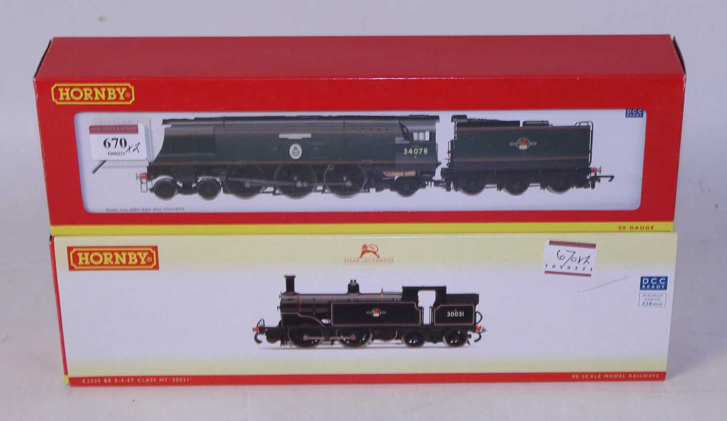 Lot 670 - Hornby R2458 BR lined green Battle of Britain...