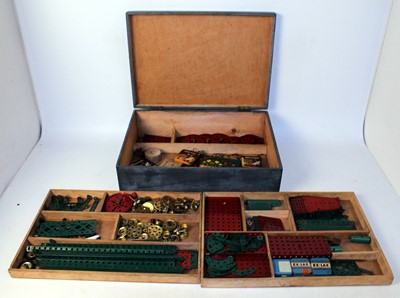 Lot 118 - Well made wooden box in style of Meccano...