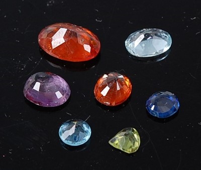 Lot 304 - A box of loose faceted gemstones, to include a...