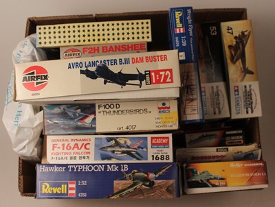 Lot 1263 - 15 various boxed plastic military aircraft and...