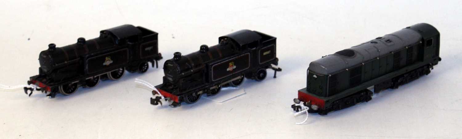 Lot 709 - Three Hornby Dublo 3-rail locos: EDL17 0-6-2...