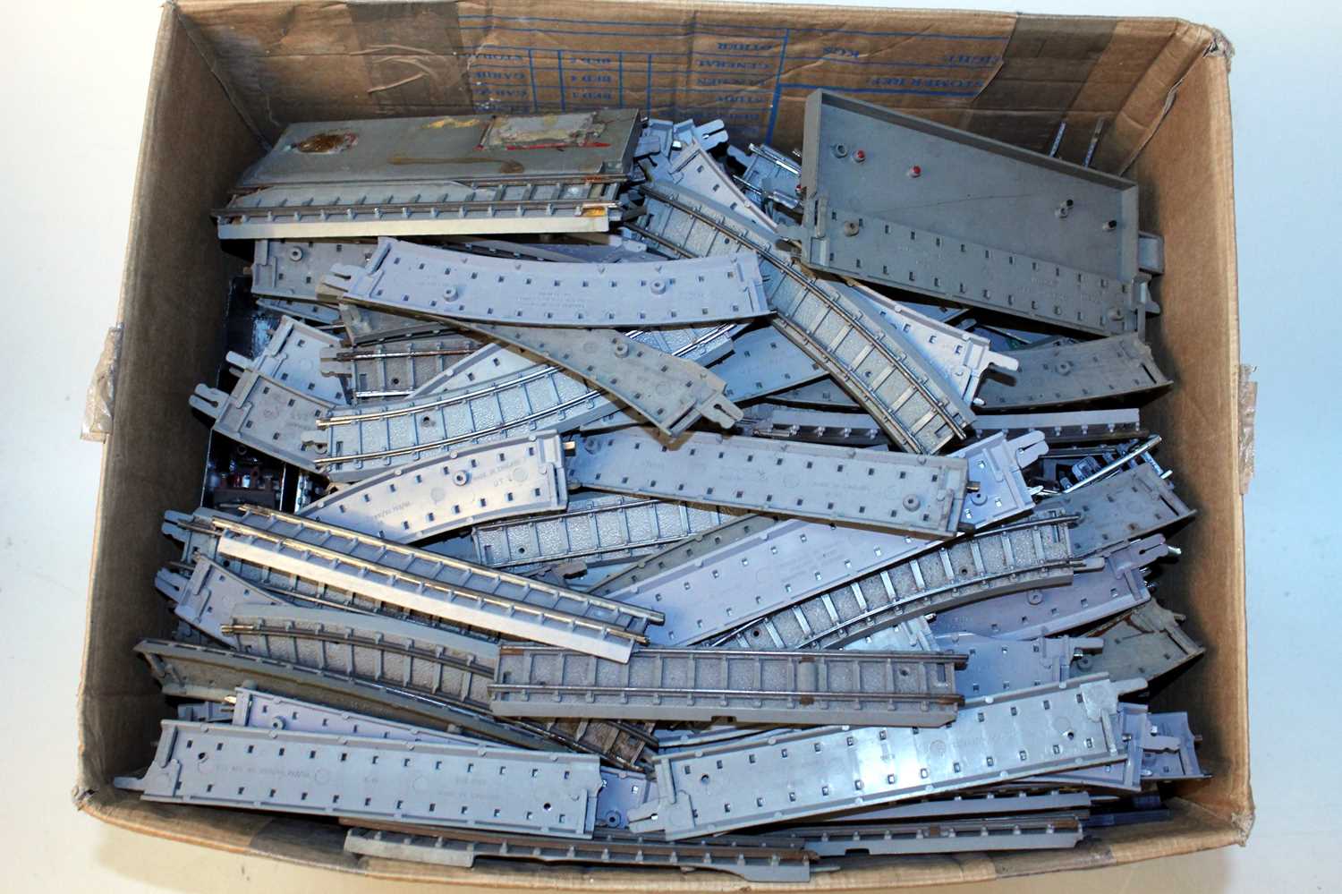 Lot 725 - A large box of 00 gauge 2-rail track, various...