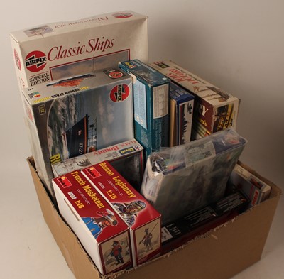 Lot 1275 - Two boxes of various mixed plastic kits to...