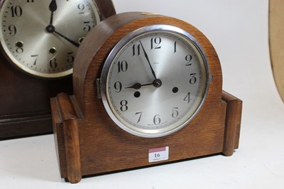 Lot 16 - A 1930s oak cased eight day mantel clock,...