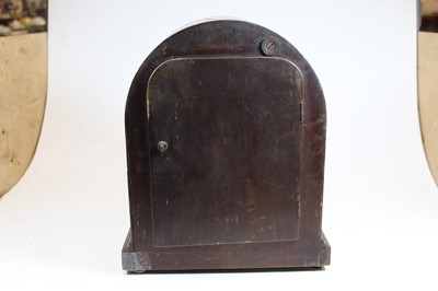Lot 16 - A 1930s oak cased eight day mantel clock,...