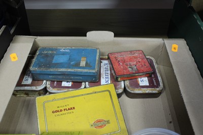 Lot 60 - A box of miscellaneous items, to include loose...