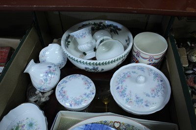 Lot 61 - A box of miscellaneous china, to include...