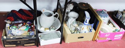 Lot 79 - A large collection of miscellaneous items to...