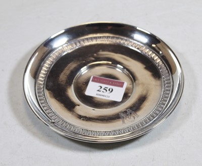 Lot 259 - An early 20th century French silver shallow...