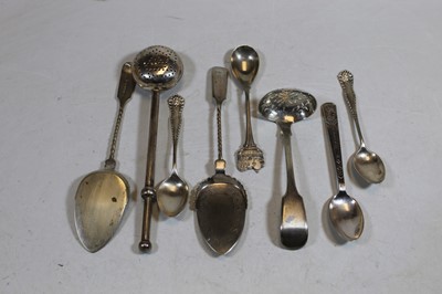 Lot 268 - A small collection of silver and white metal...