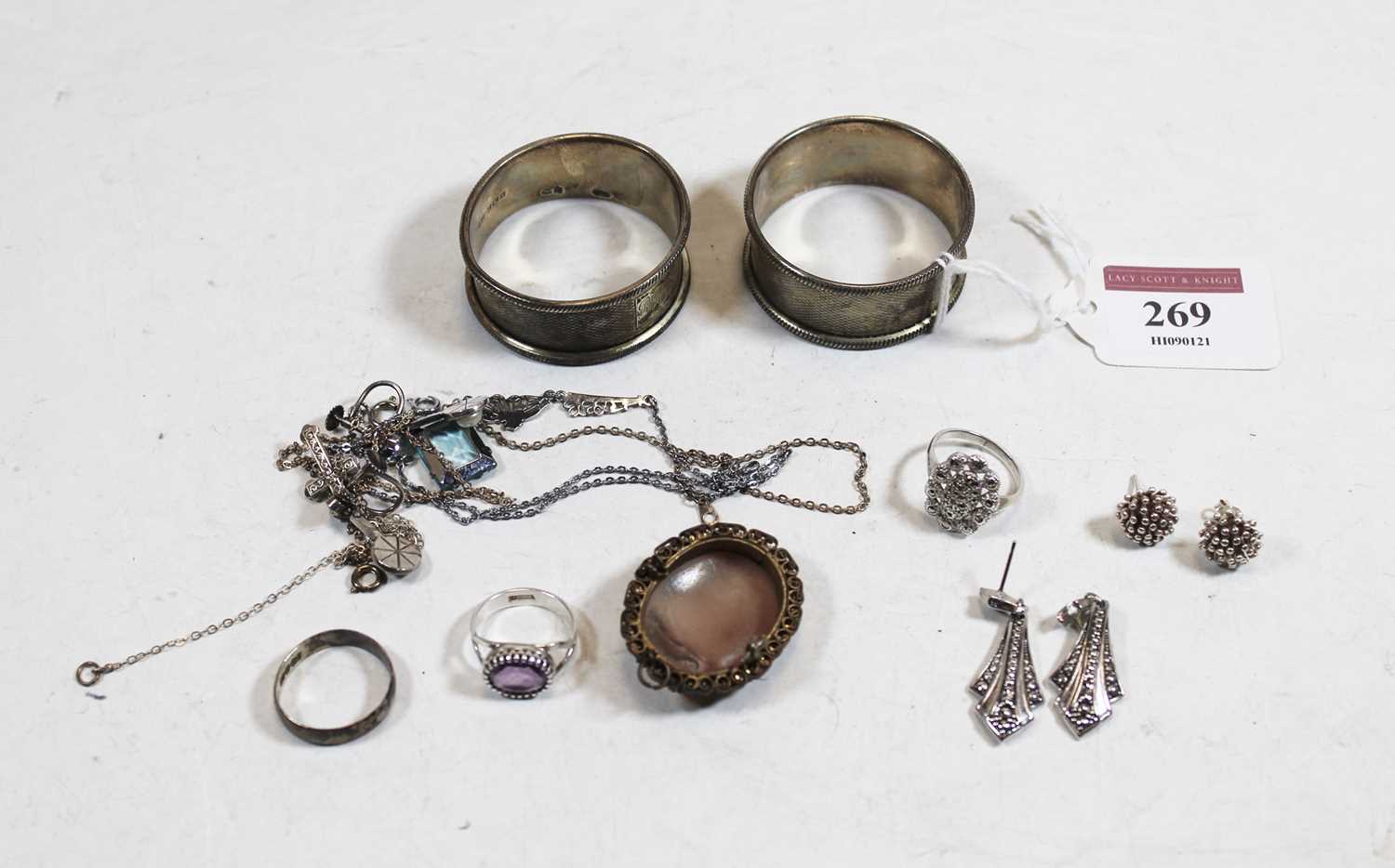Lot 269 - A small collection of miscellaneous items, to...