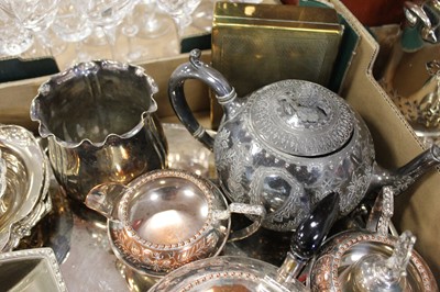Lot 219 - A box of miscellaneous metalware, to include...
