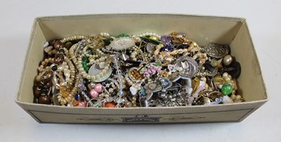 Lot 365 - A box of miscellaneous modern costume...