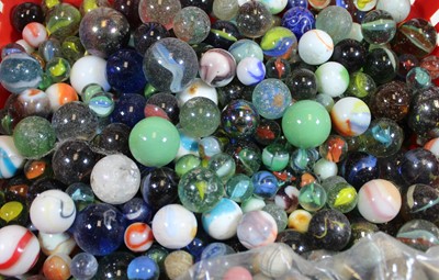 Lot 368 - A large collection of marbles