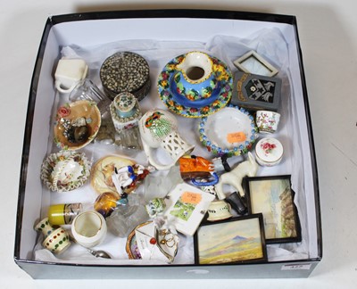 Lot 425 - A small collection of miscellaneous items, to...