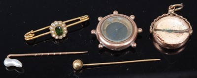 Lot 331 - A 9ct gold cased Compass pendant together with...