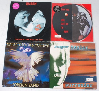 Lot 541 - Queen and related, a collection of items to...