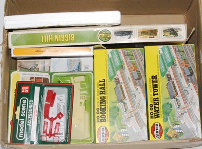 Lot 772 - Delve of Airfix, Dapol, Pola and other makes...