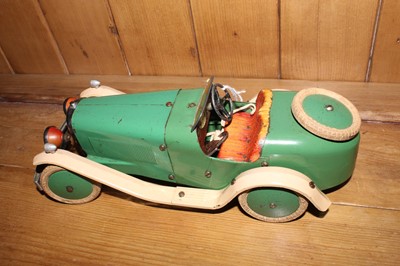 Lot 1060 - Meccano No.2 Constructor car in green (large...
